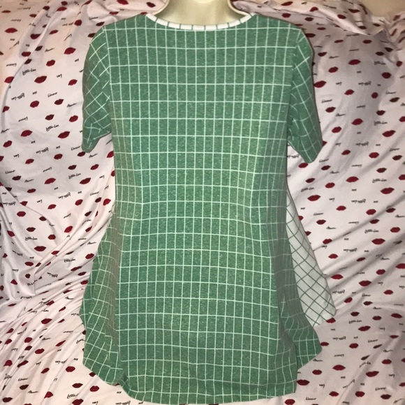 LuLaRoe green and white top 💕 XS - Picture 2 of 3